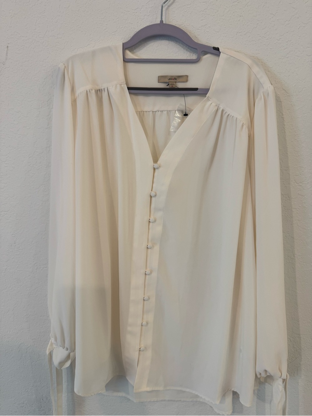 Lark & Ro Cream Button-Front V-Neck Blouse
